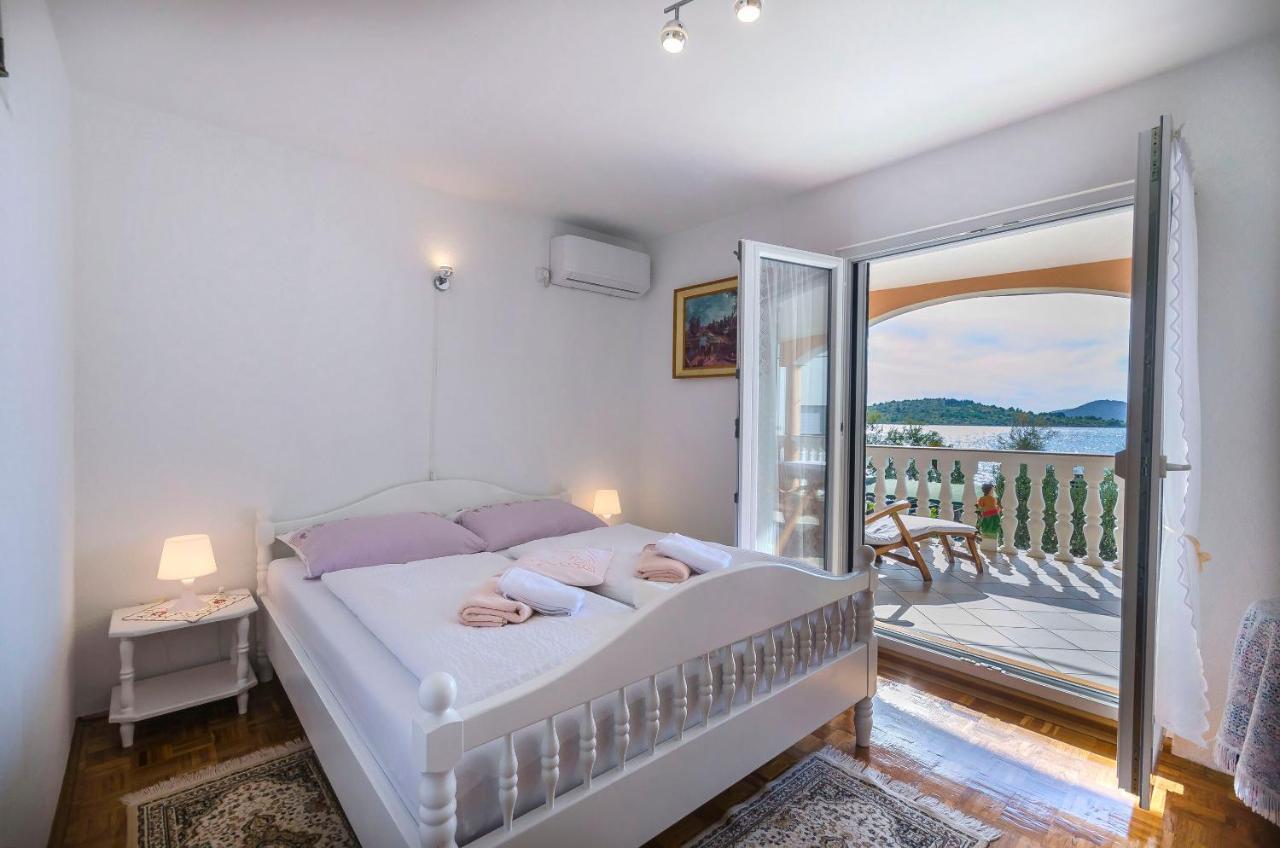 Apartments Ivanka On The Beach Vodice Exterior foto