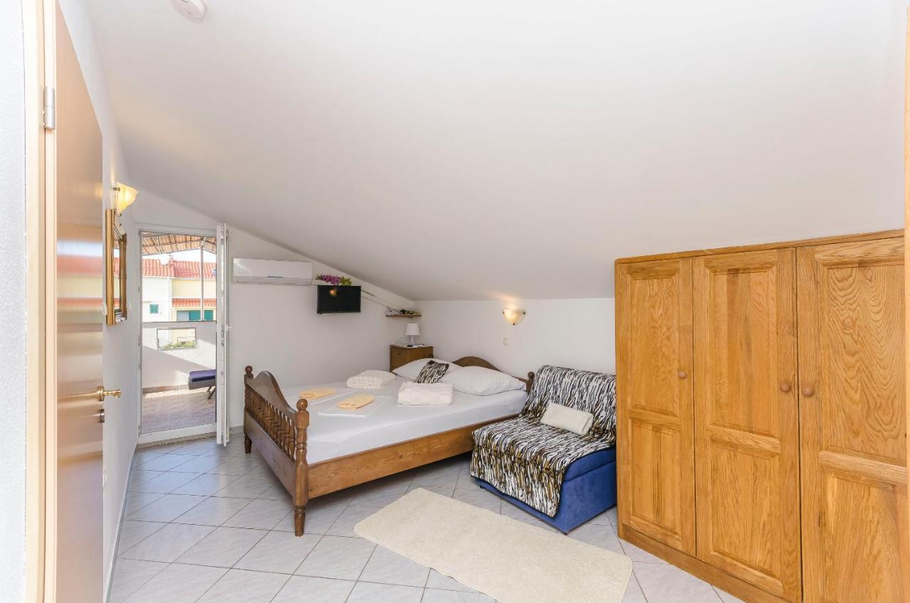 Apartments Ivanka On The Beach Vodice Exterior foto