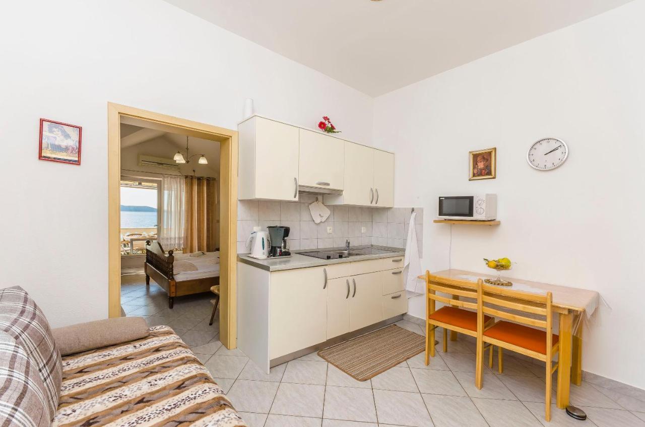 Apartments Ivanka On The Beach Vodice Exterior foto