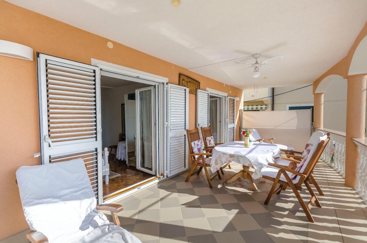 Apartments Ivanka On The Beach Vodice Exterior foto