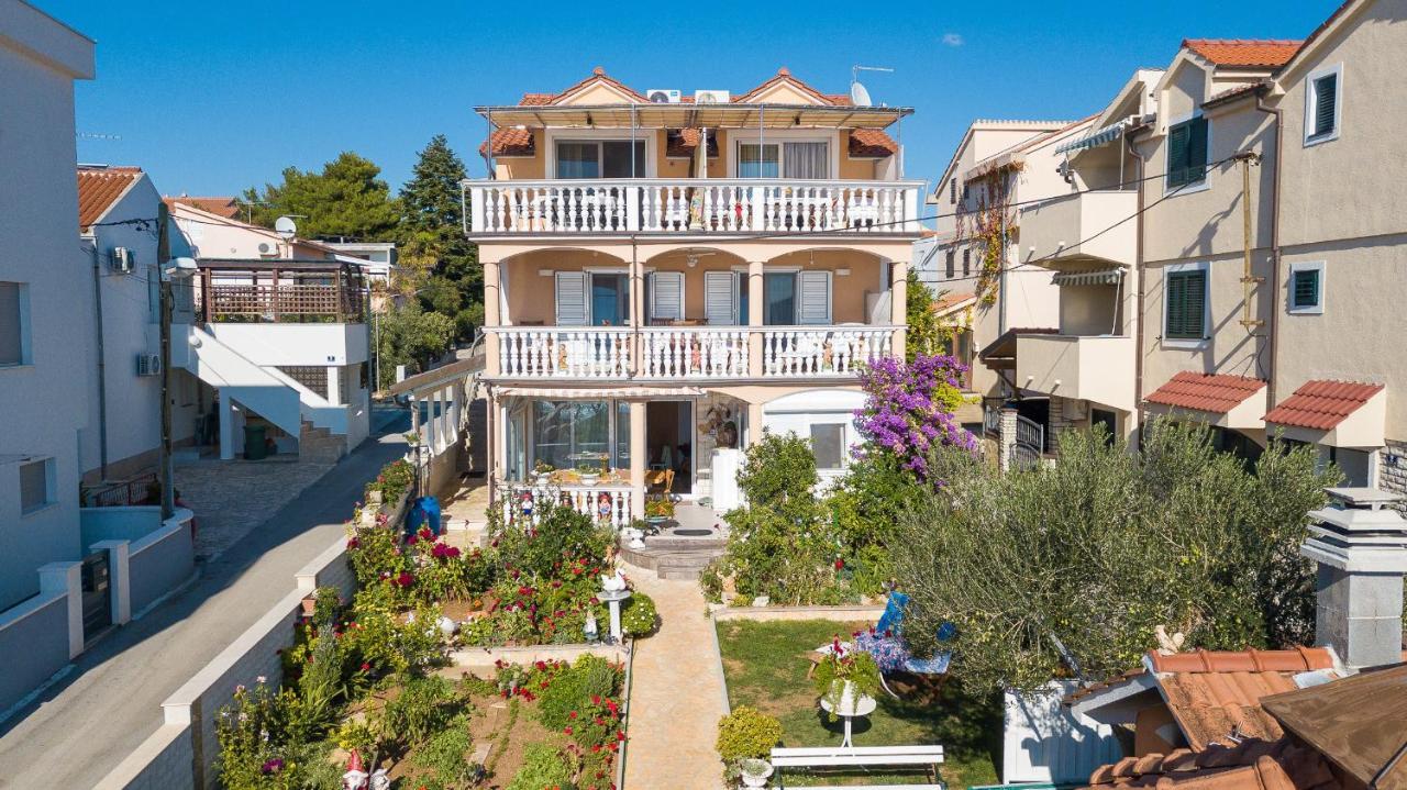 Apartments Ivanka On The Beach Vodice Exterior foto