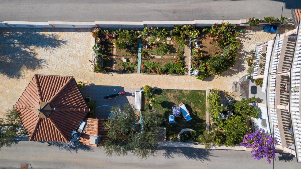 Apartments Ivanka On The Beach Vodice Exterior foto